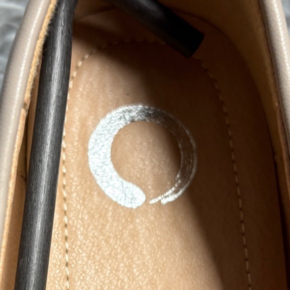 NWT Journee Collection Saur Pumps in Grey - Picture 2 of 14